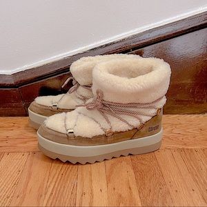 Sheepskin and wool winter snow boots